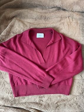 Wilfred V-Neck Sweater with Collar in Red/Burgandy